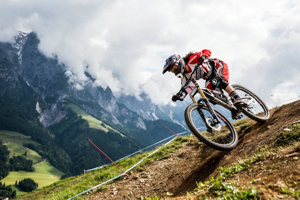 MOUNTAIN BIKE